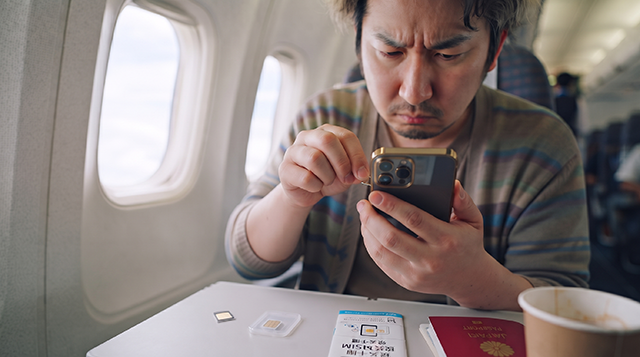 今や世界中の空港・街中で「物理SIM」は買えなくなった!